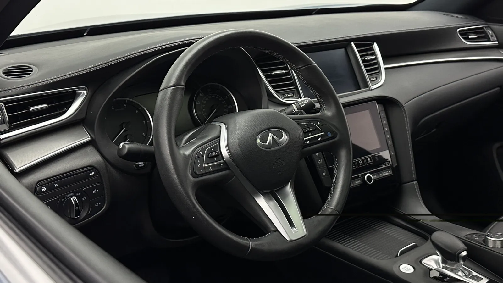 Infiniti QX55 photo 8
