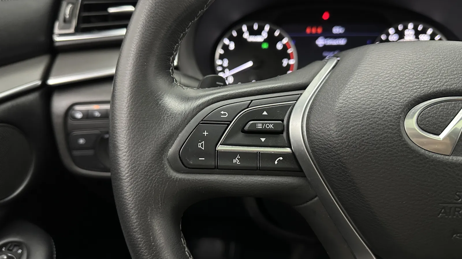 Infiniti QX55 photo 24