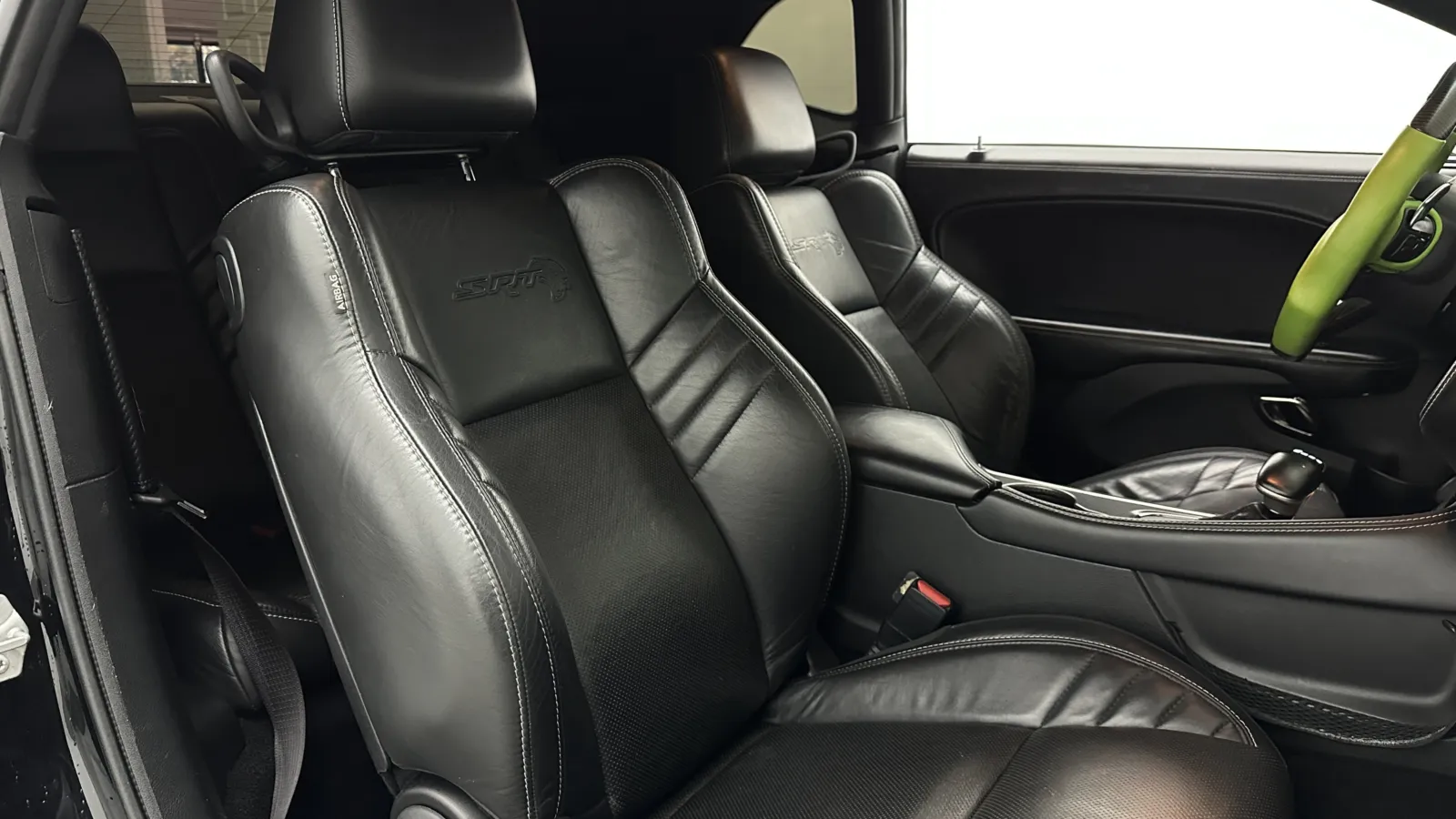 Dodge Challenger photo 32