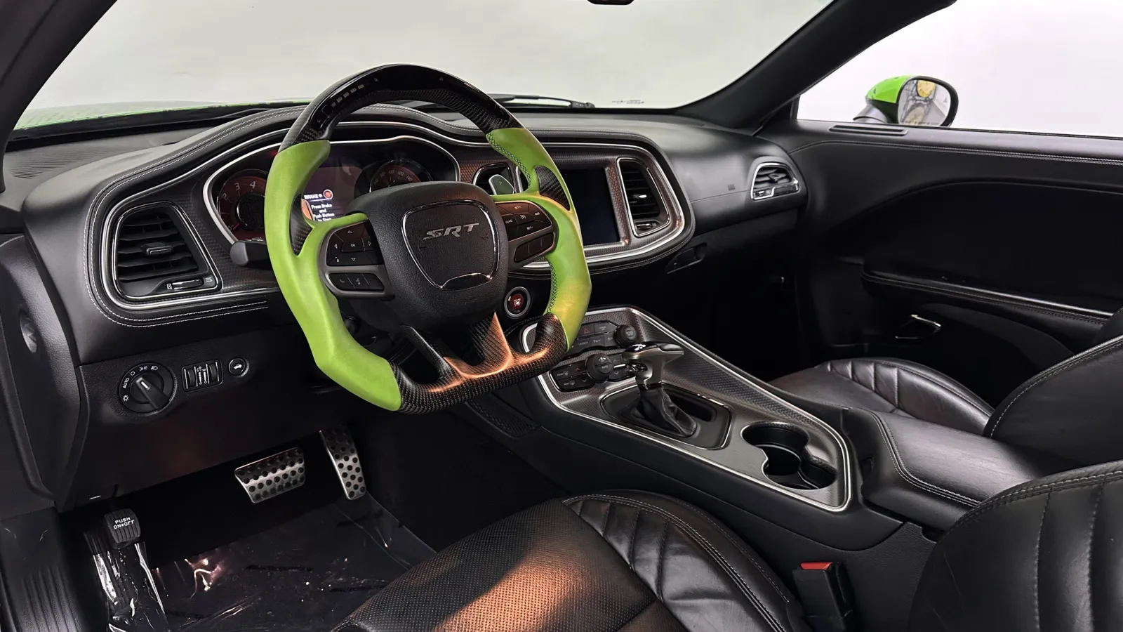 Dodge Challenger photo 13