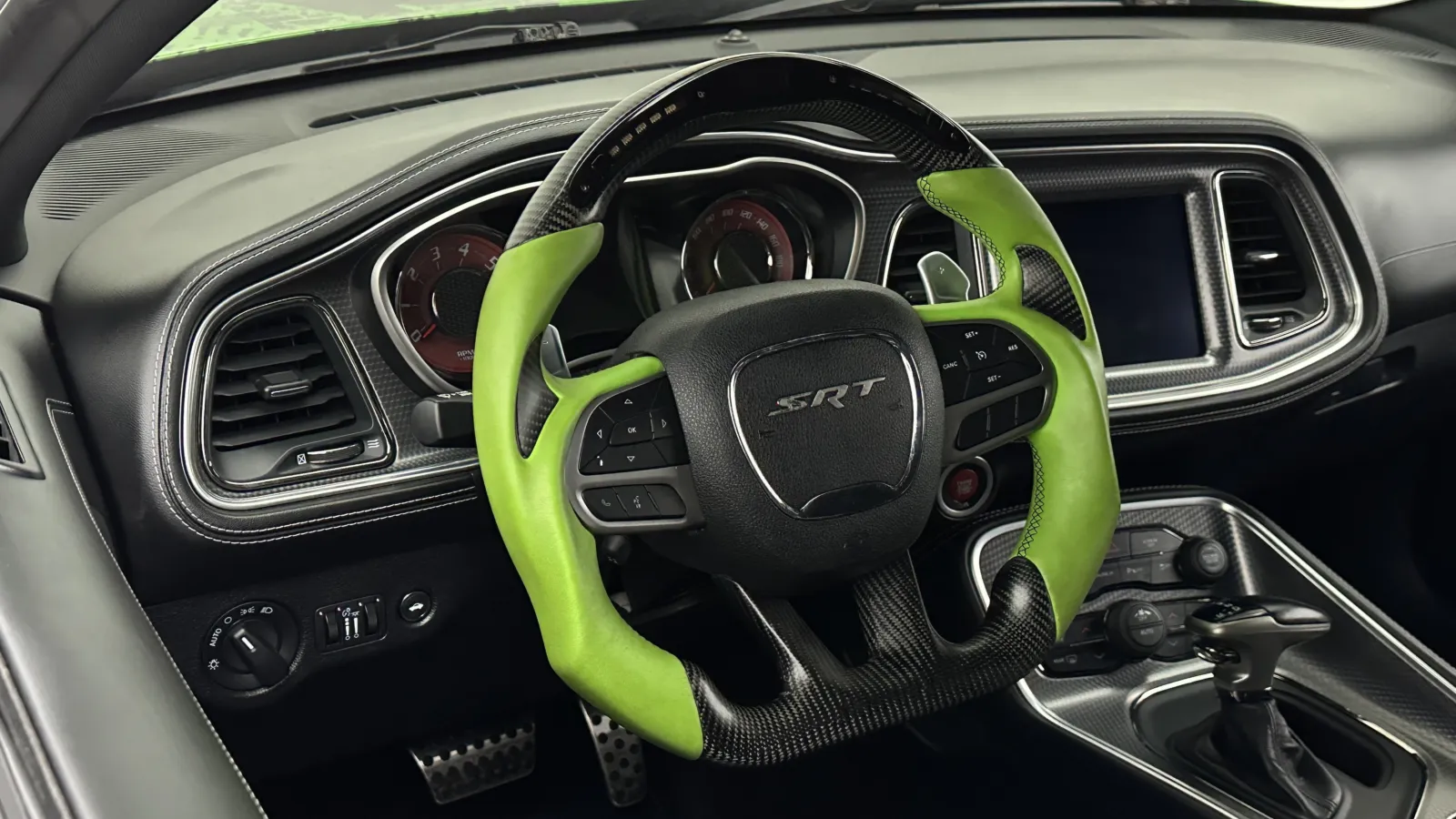 Dodge Challenger photo 11