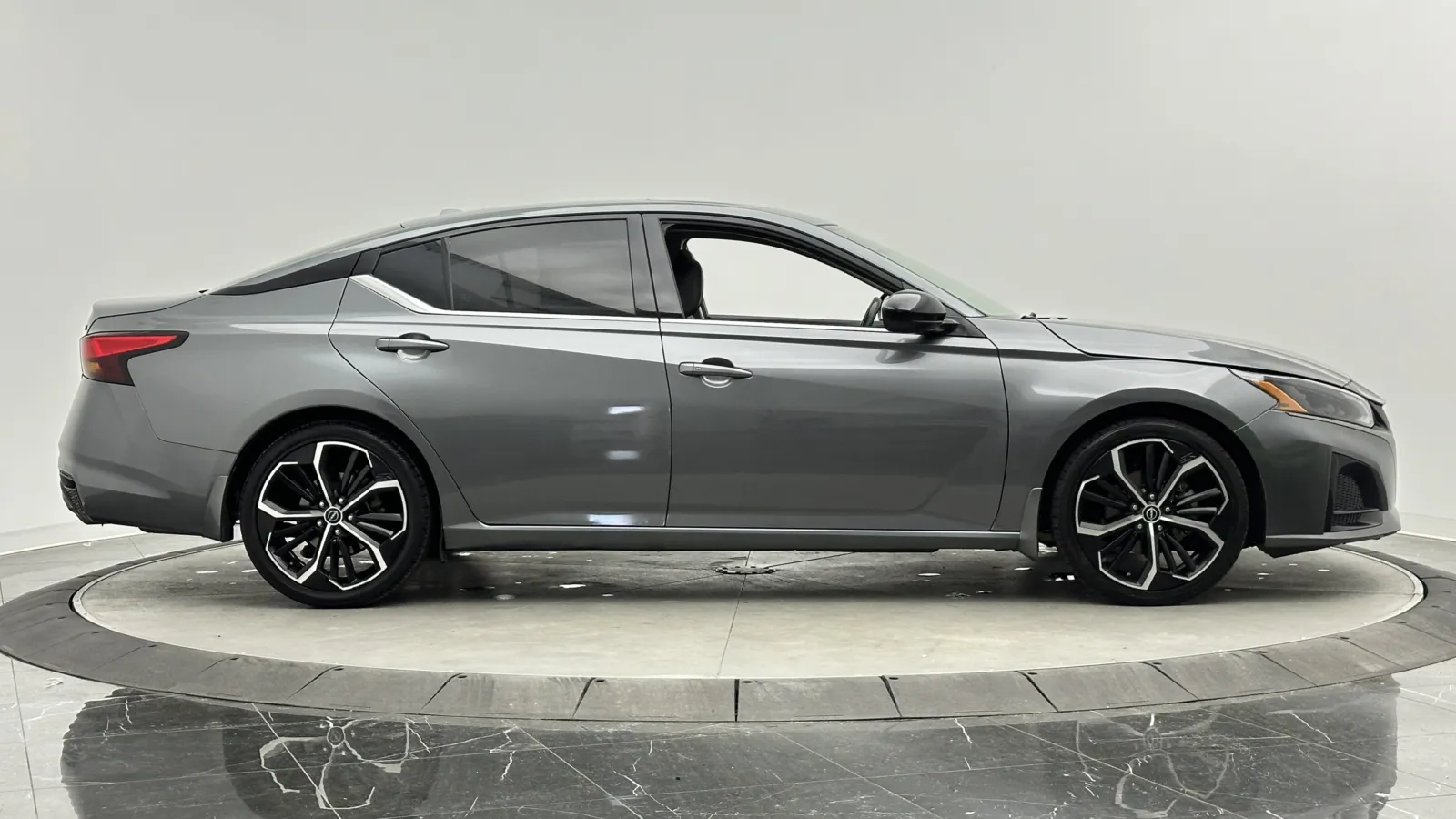 Nissan Altima photo 8