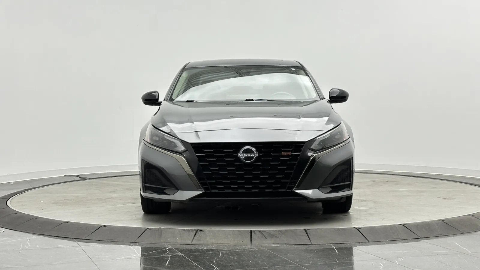 Nissan Altima photo 2