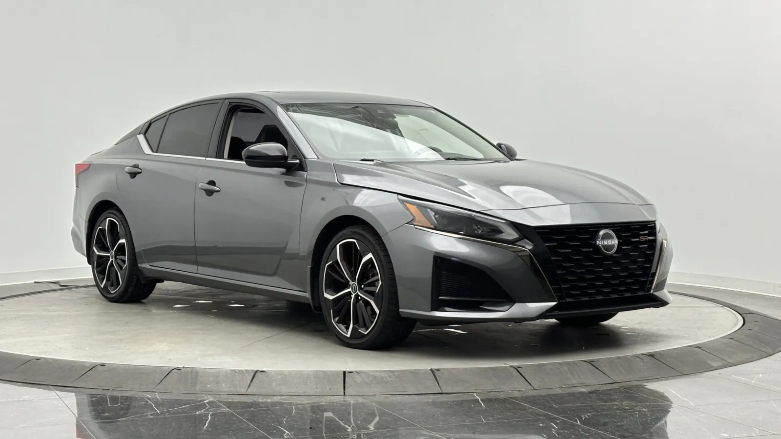 Nissan Altima photo 3