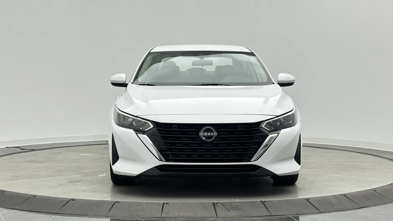 Nissan Sentra photo 2