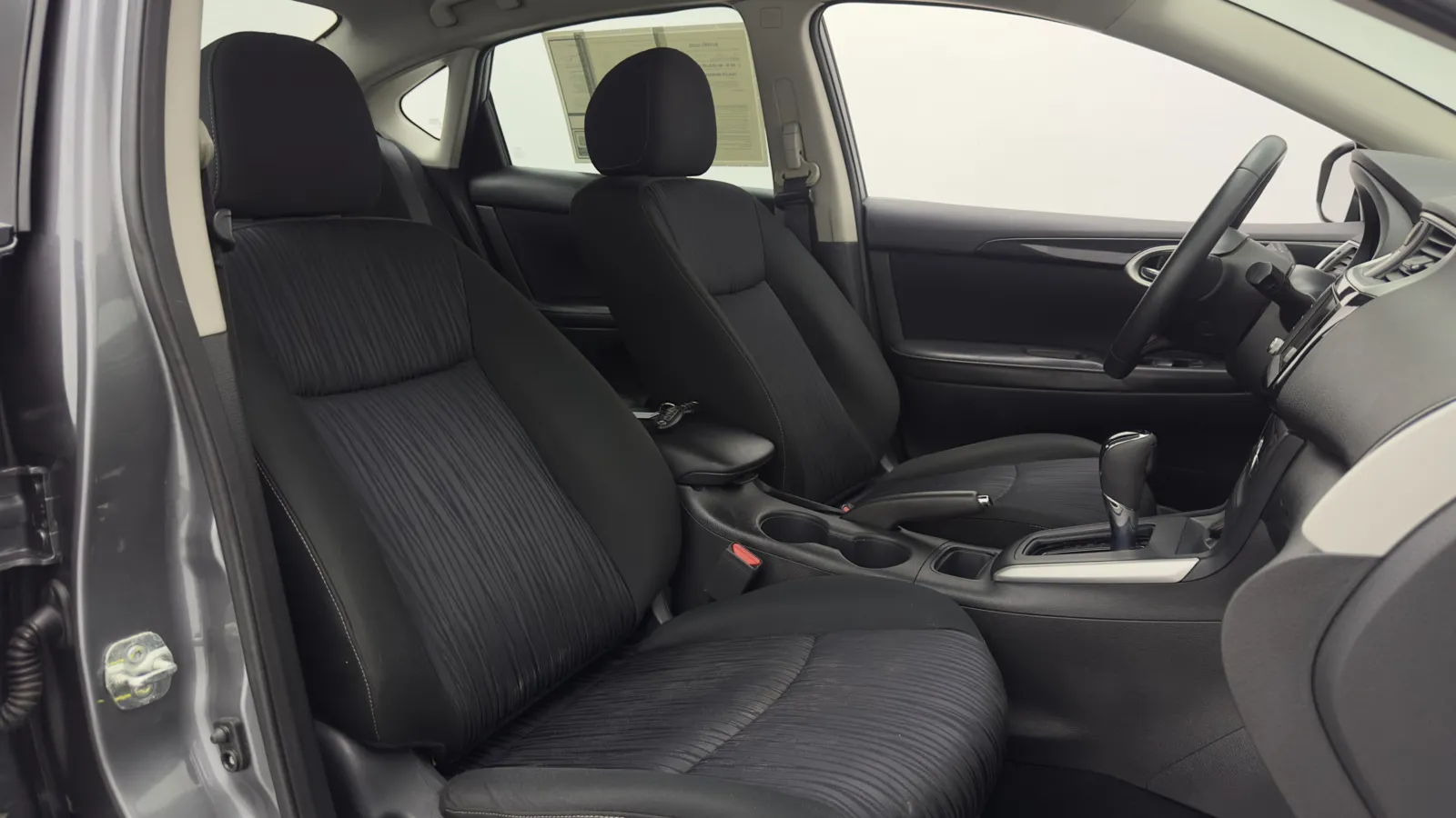 Nissan Sentra photo 28