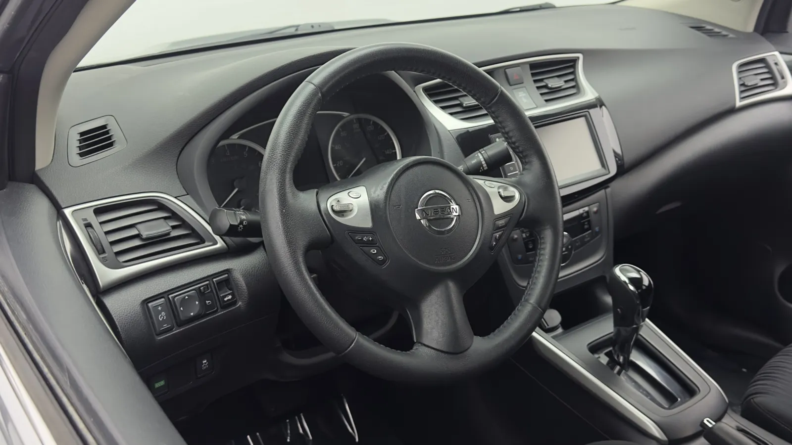 Nissan Sentra photo 8