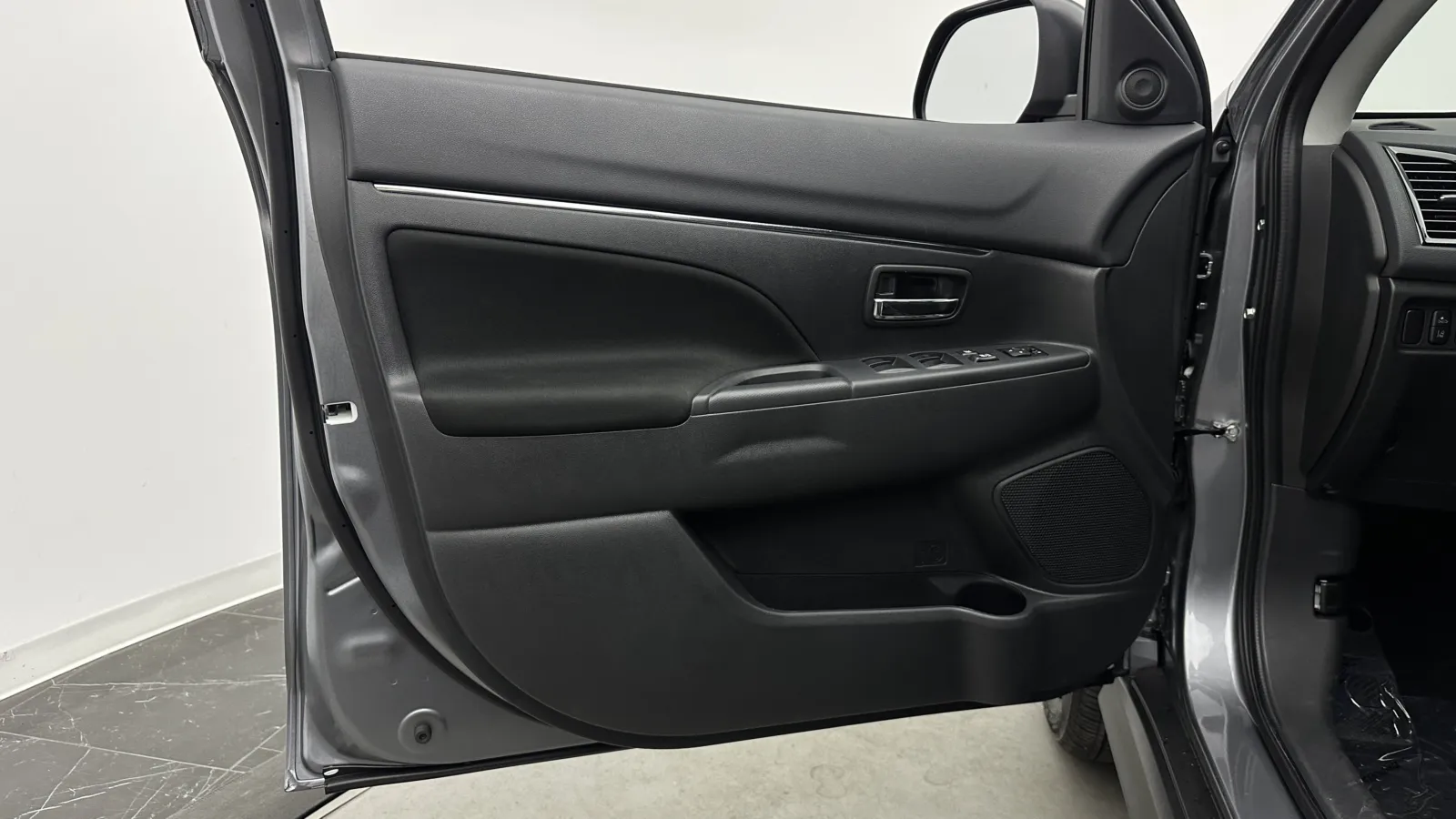 Mitsubishi Outlander Sport photo 9