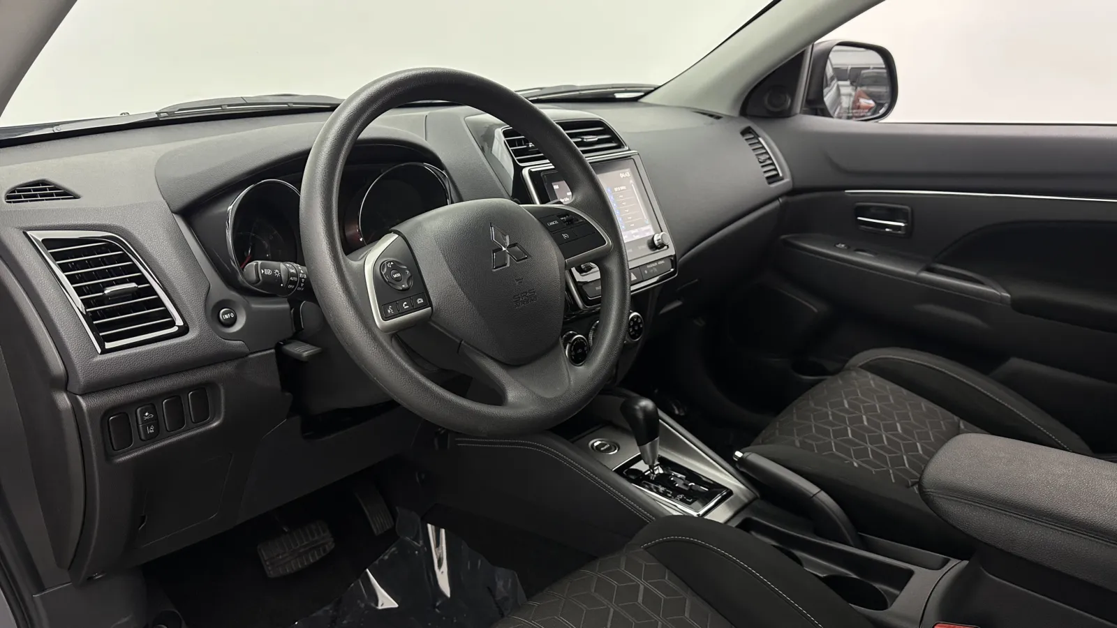 Mitsubishi Outlander Sport photo 10
