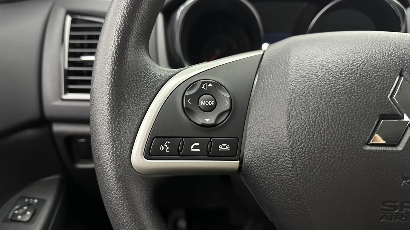Mitsubishi Outlander Sport photo 17