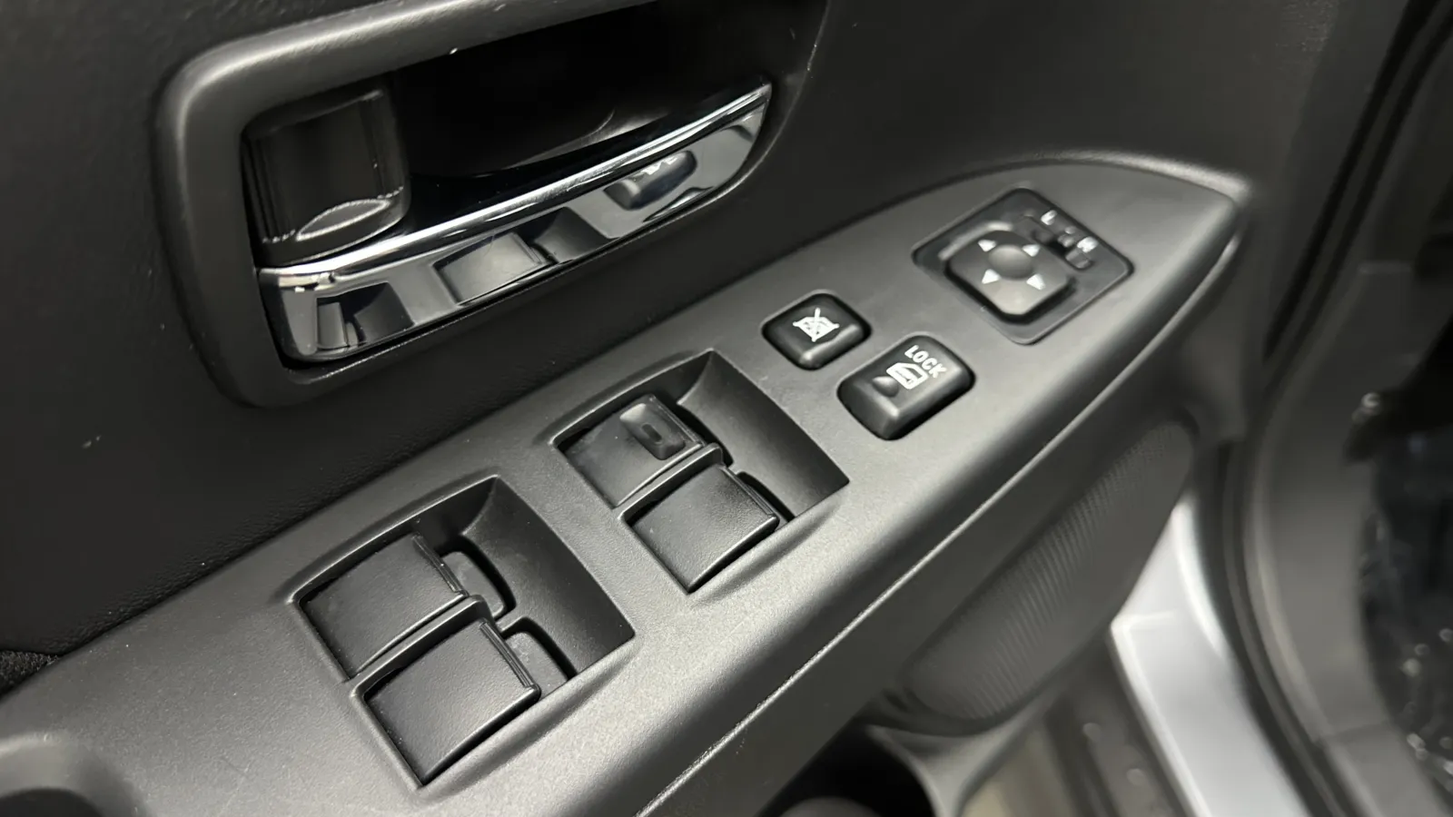 Mitsubishi Outlander Sport photo 11