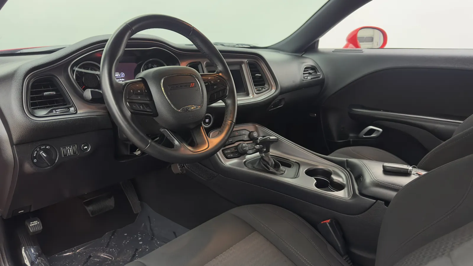 Dodge Challenger photo 10