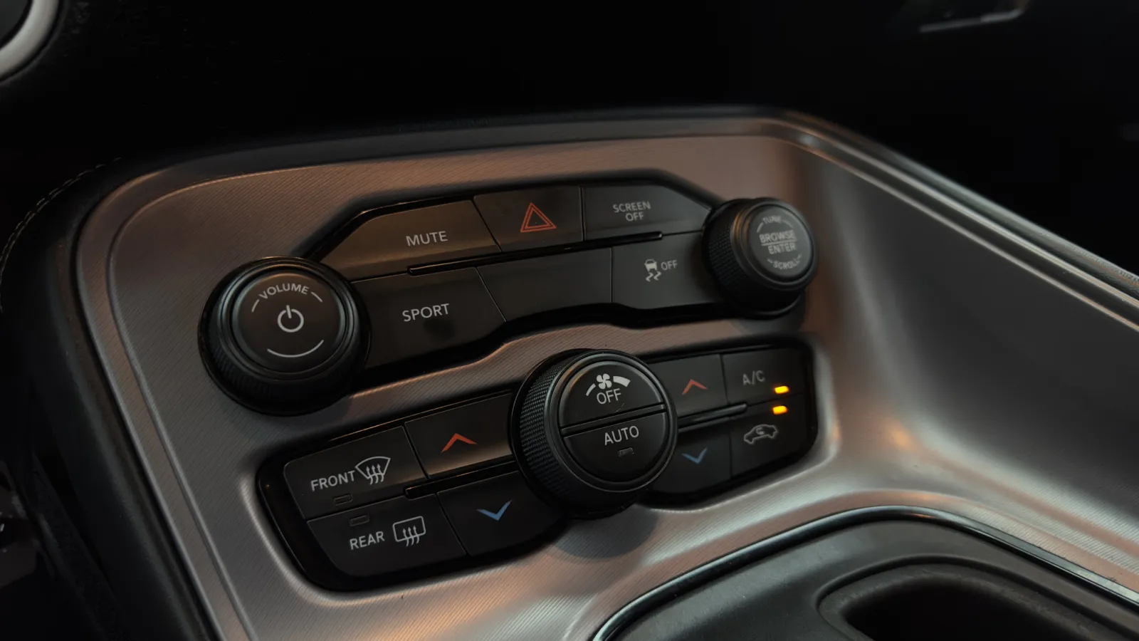 Dodge Challenger photo 17