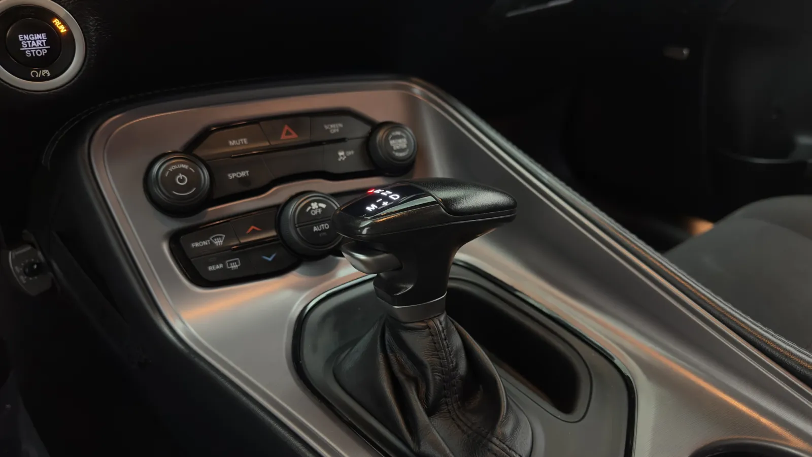 Dodge Challenger photo 16