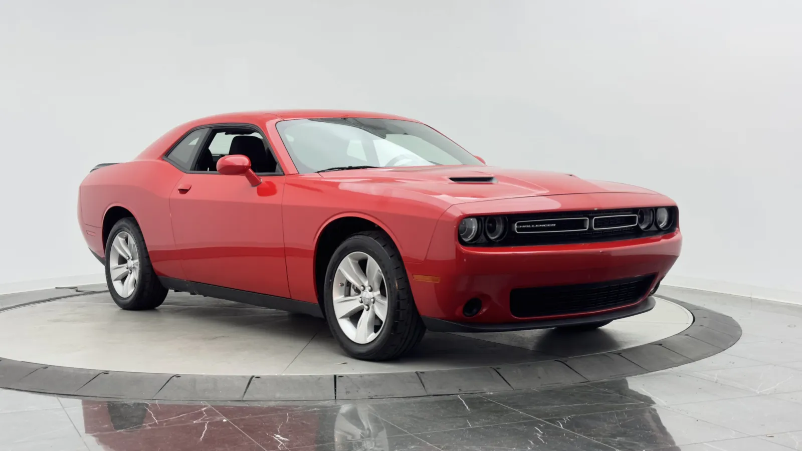 Dodge Challenger photo 3
