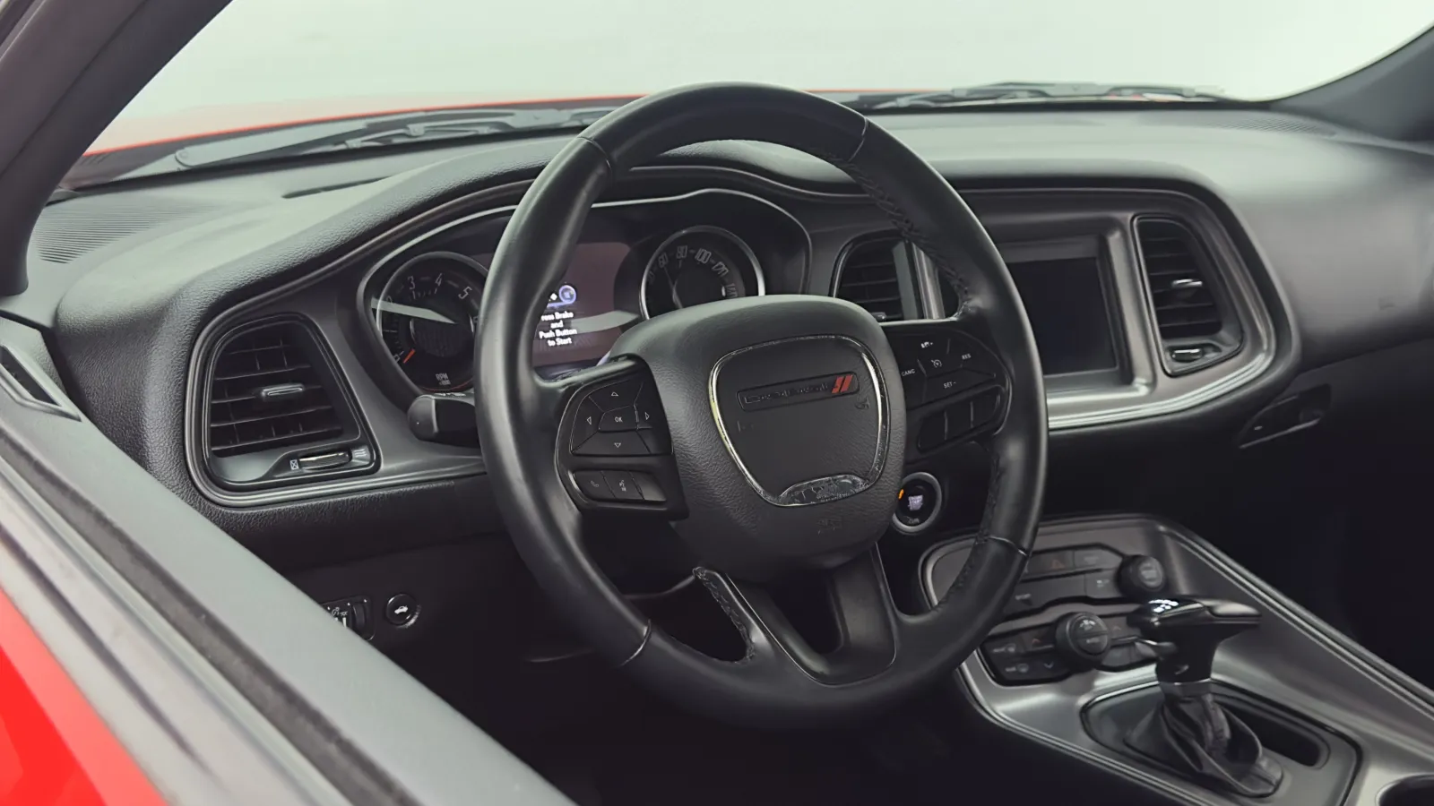 Dodge Challenger photo 8