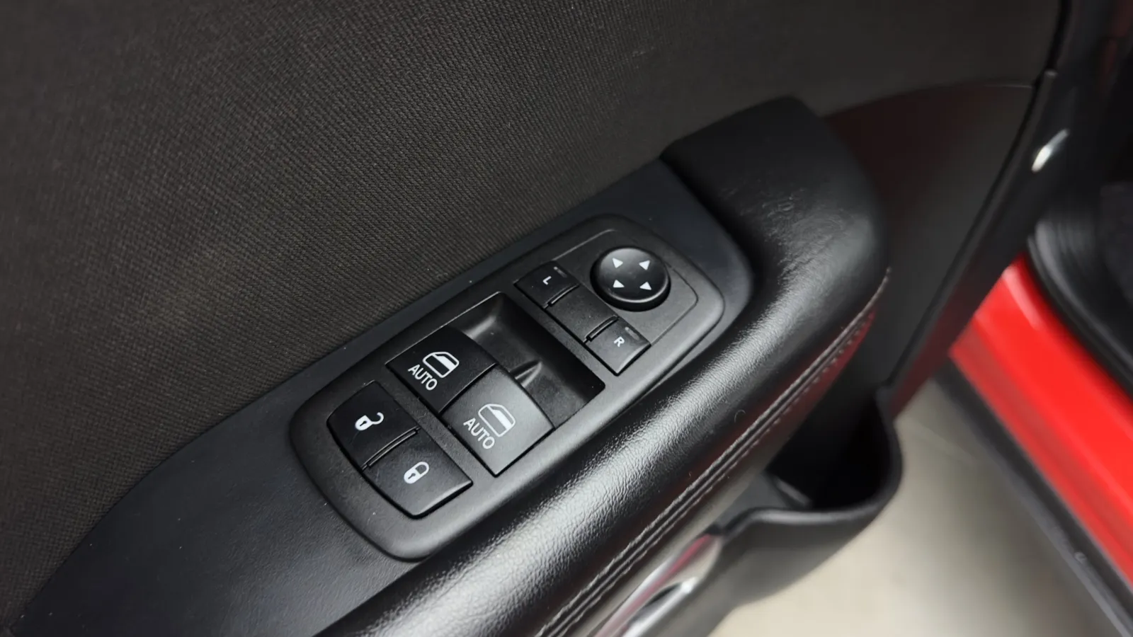Dodge Challenger photo 11