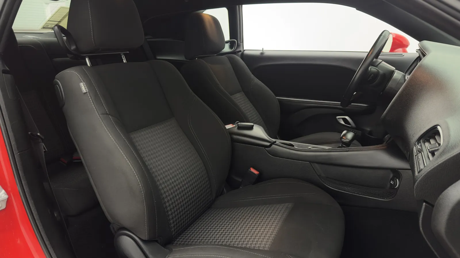 Dodge Challenger photo 28