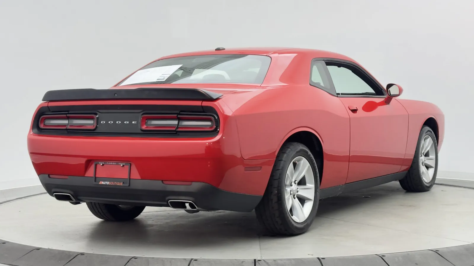 Dodge Challenger photo 7