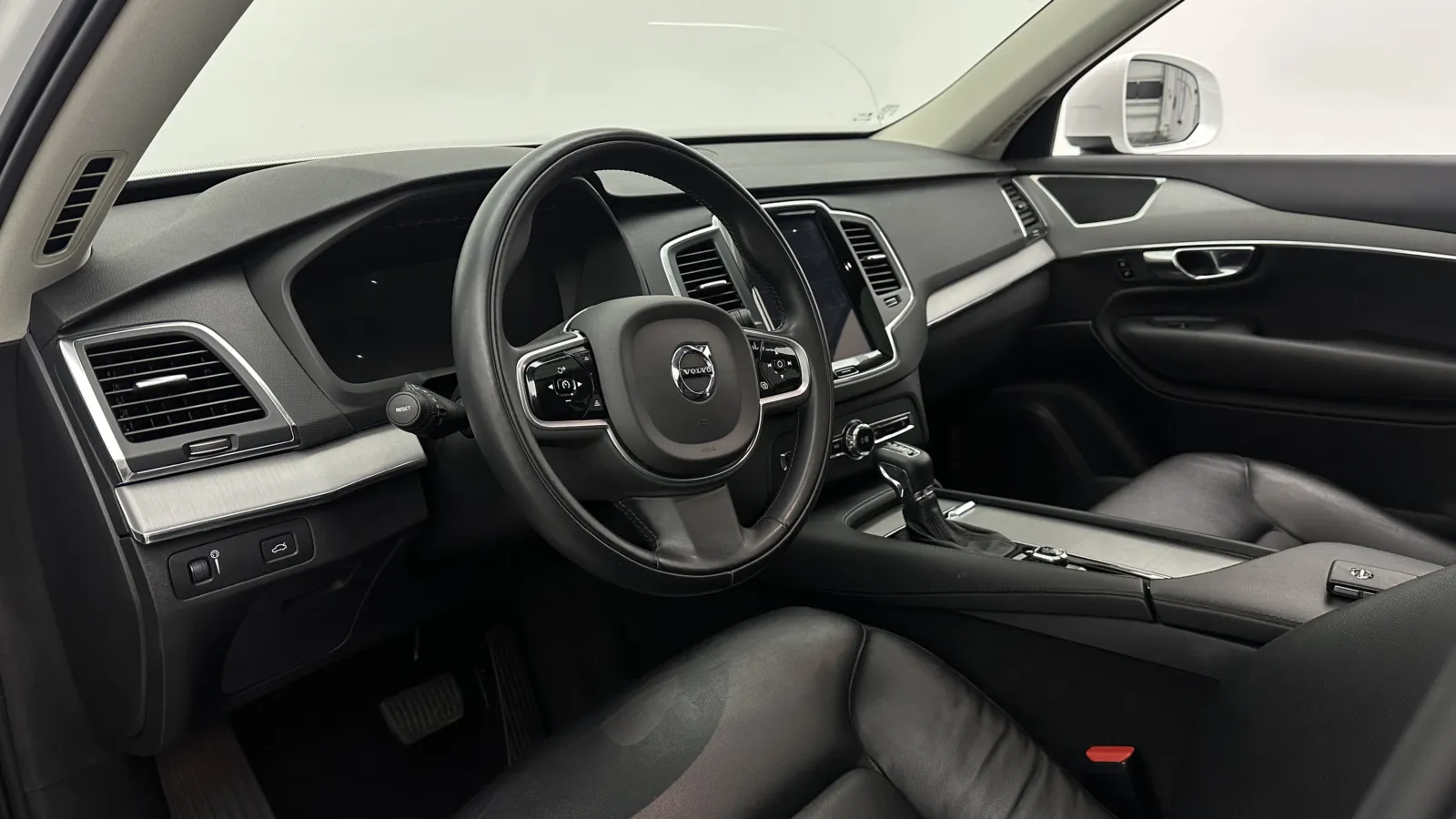 Volvo XC90 photo 11