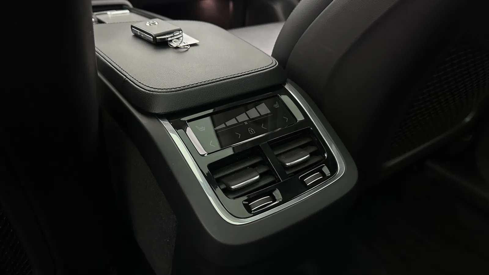 Volvo XC90 photo 26