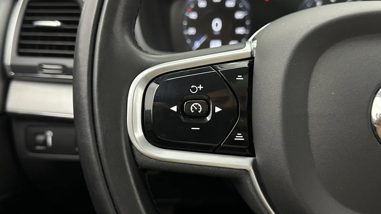 Volvo XC90 photo 21