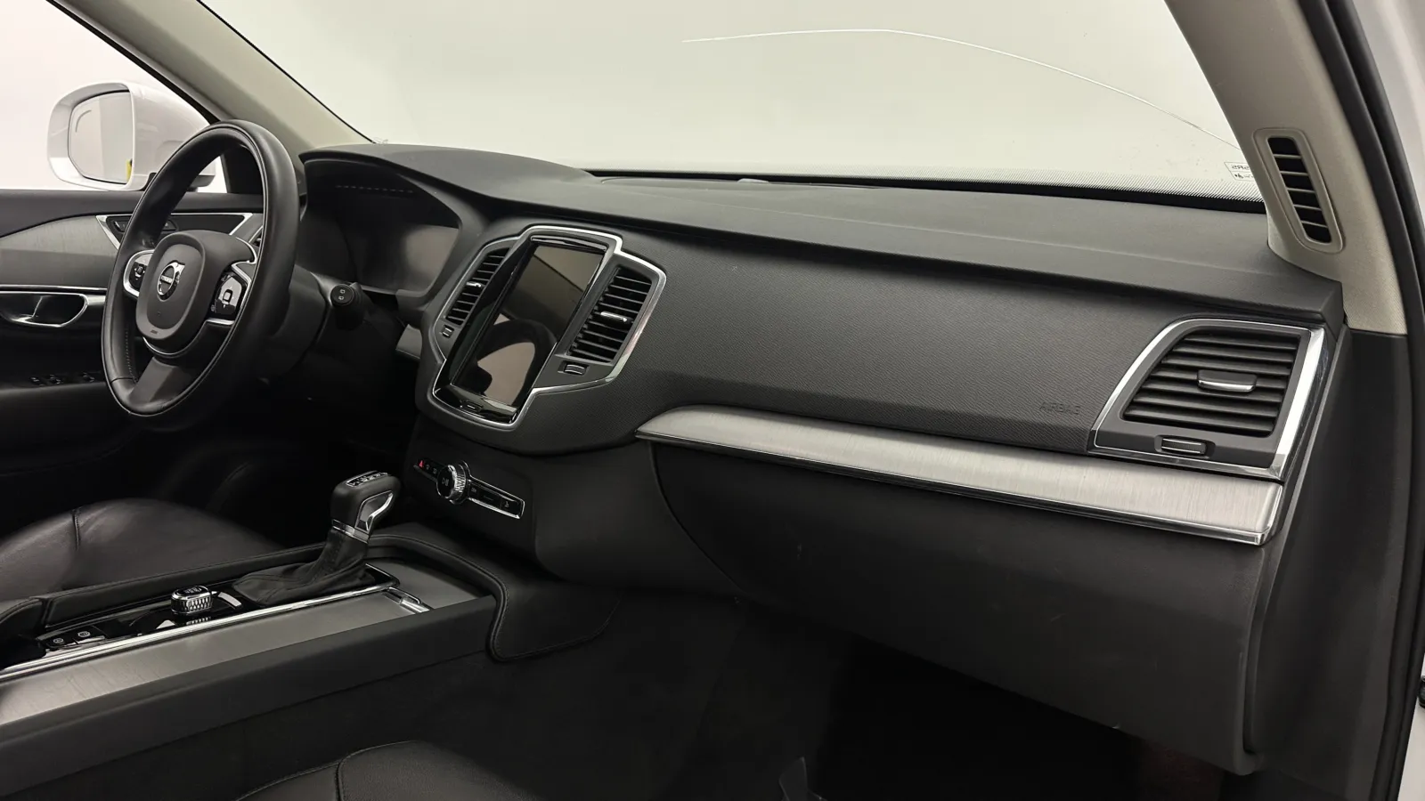 Volvo XC90 photo 40