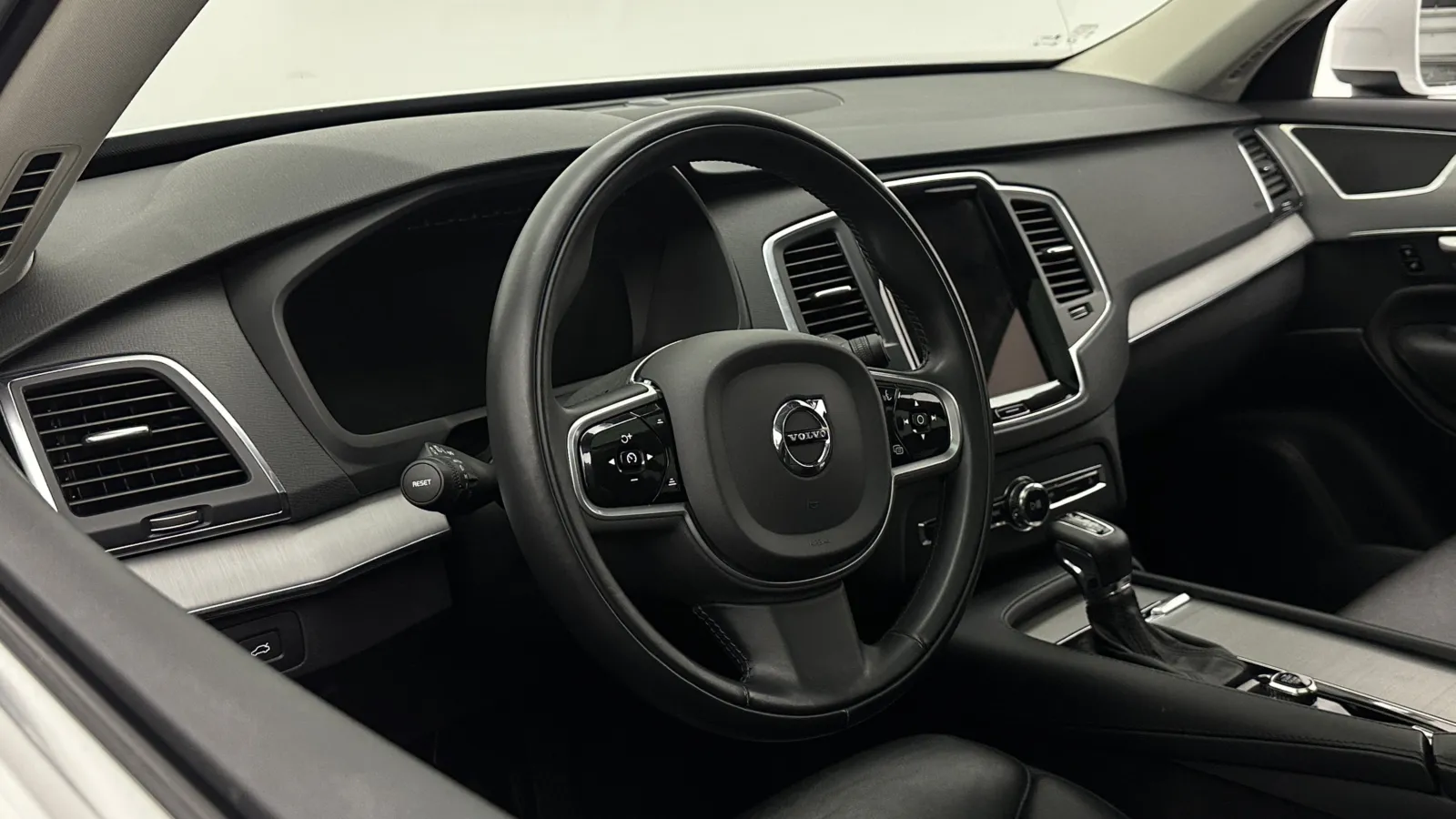 Volvo XC90 photo 9