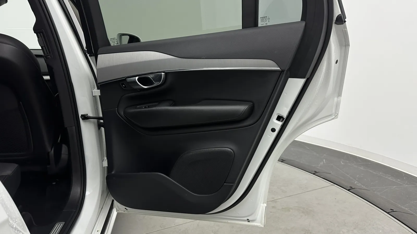 Volvo XC90 photo 35