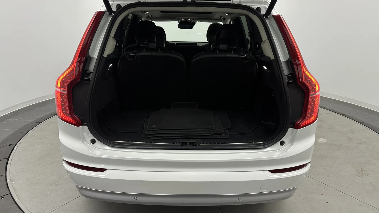Volvo XC90 photo 32