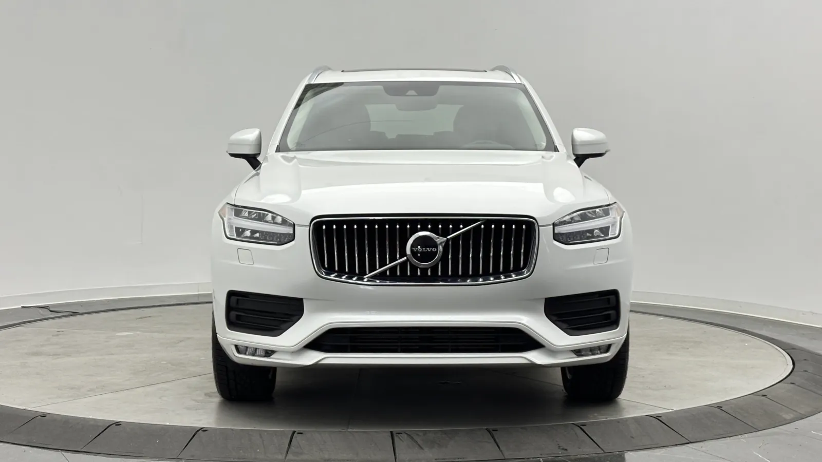 Volvo XC90 photo 2