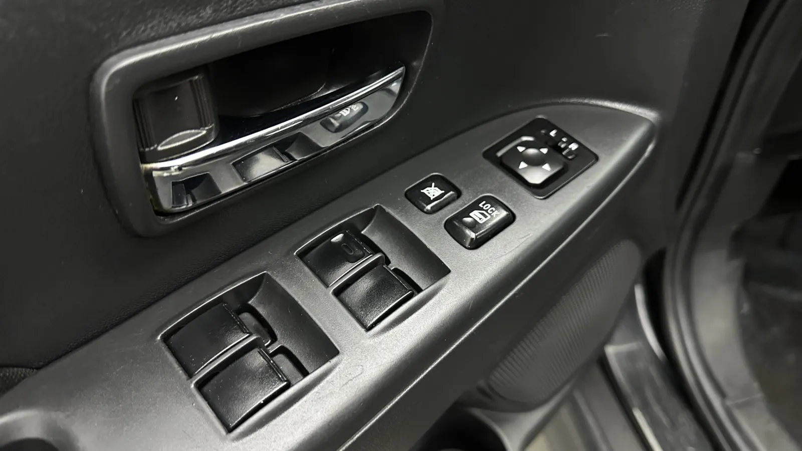 Mitsubishi Outlander Sport photo 12