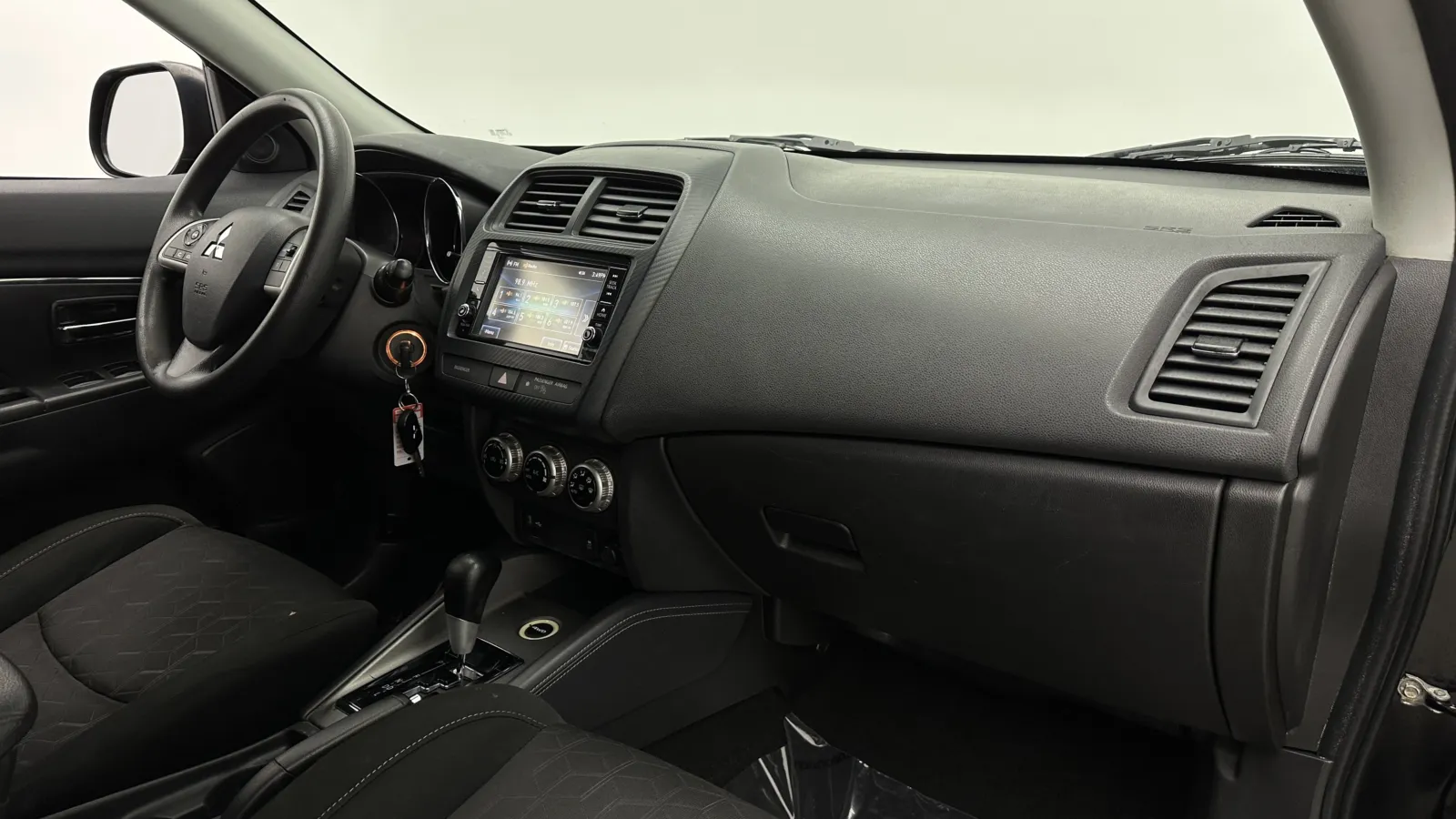 Mitsubishi Outlander Sport photo 33