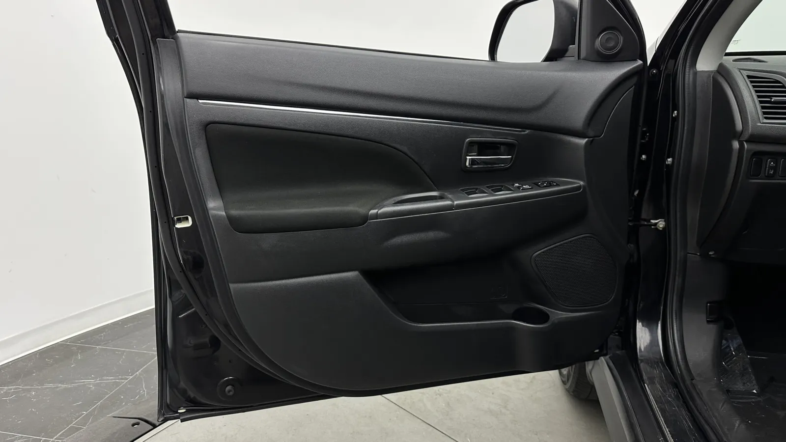 Mitsubishi Outlander Sport photo 10