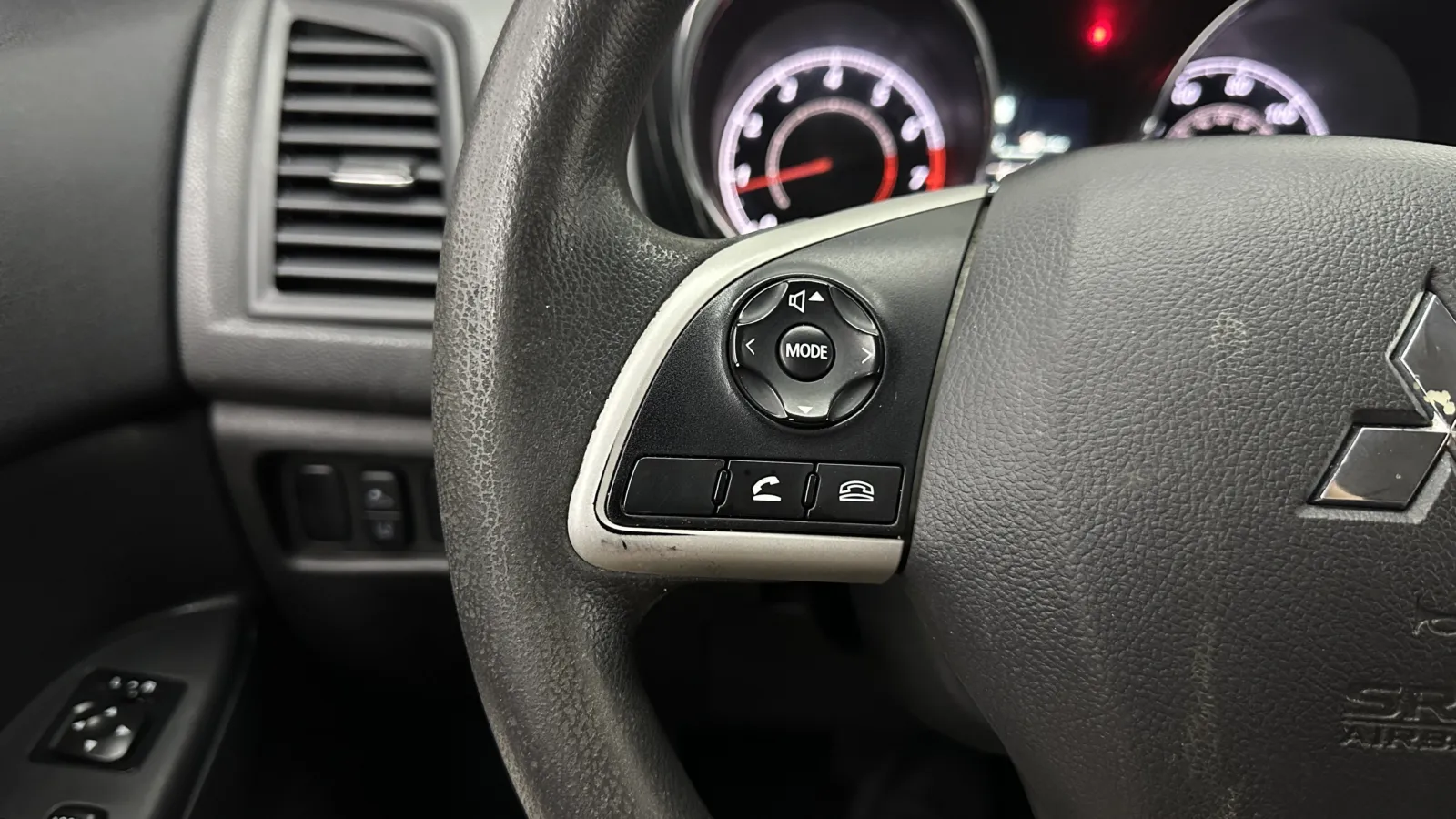 Mitsubishi Outlander Sport photo 19