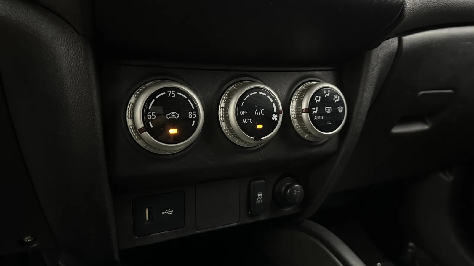 Mitsubishi Outlander Sport photo 16