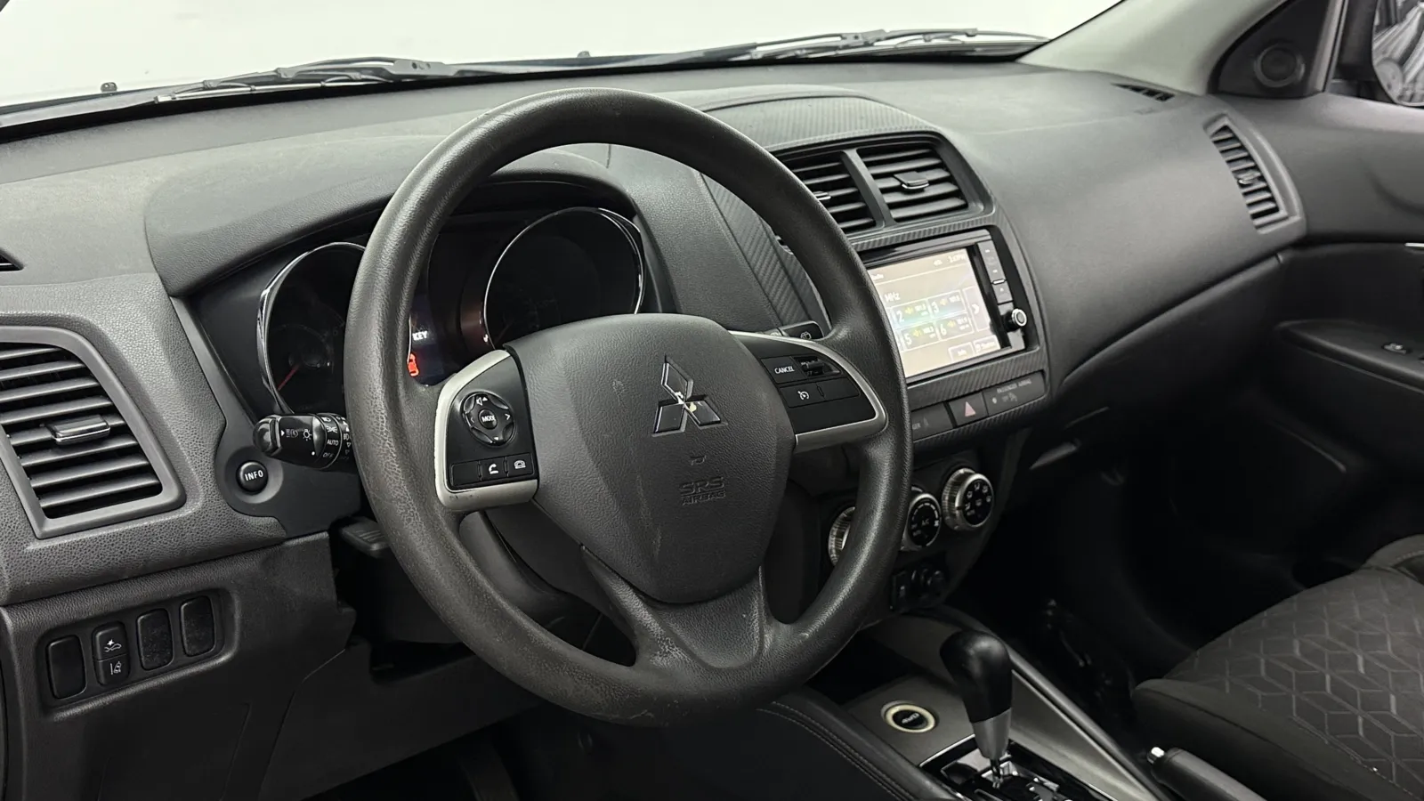Mitsubishi Outlander Sport photo 11