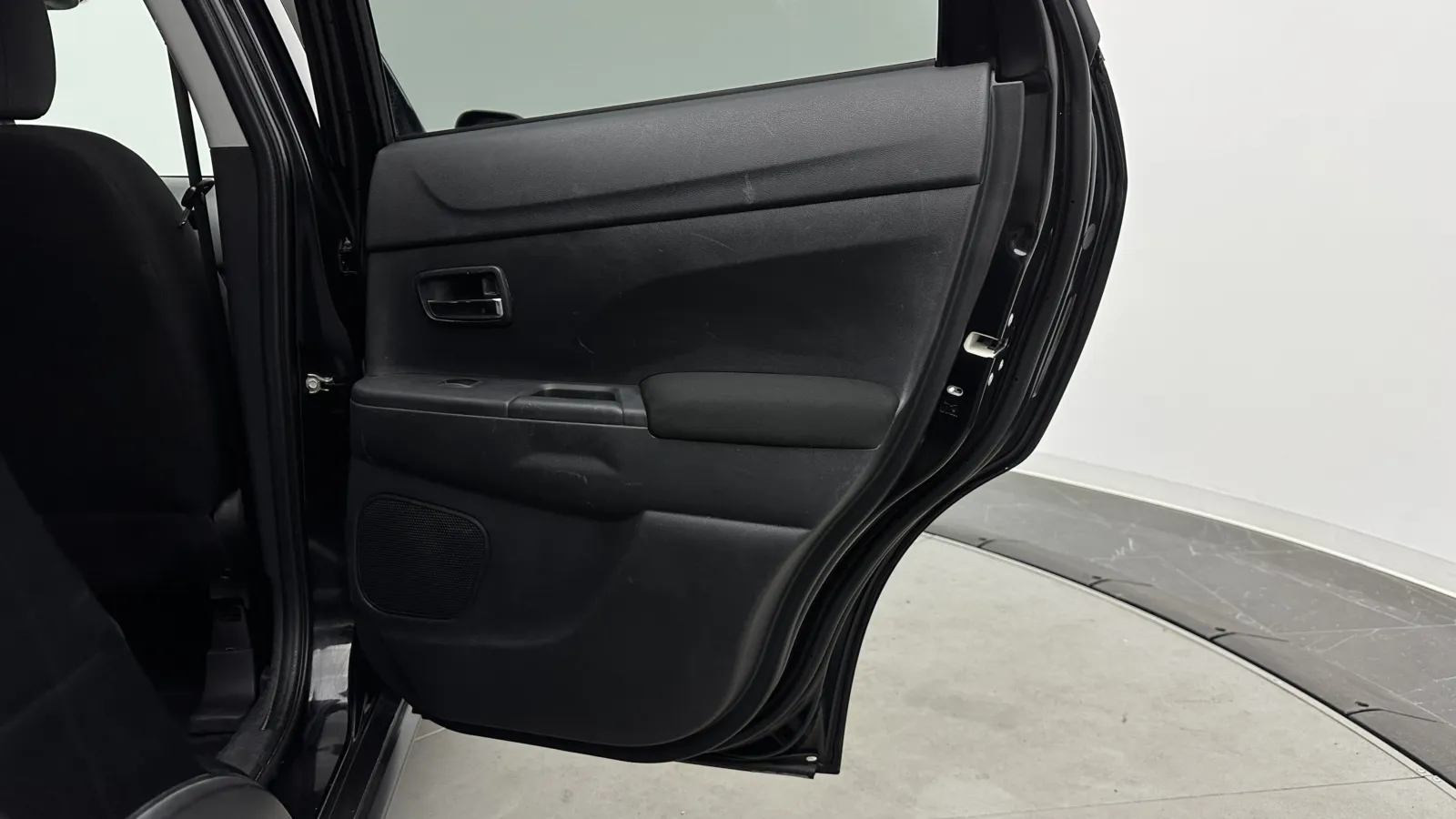 Mitsubishi Outlander Sport photo 28