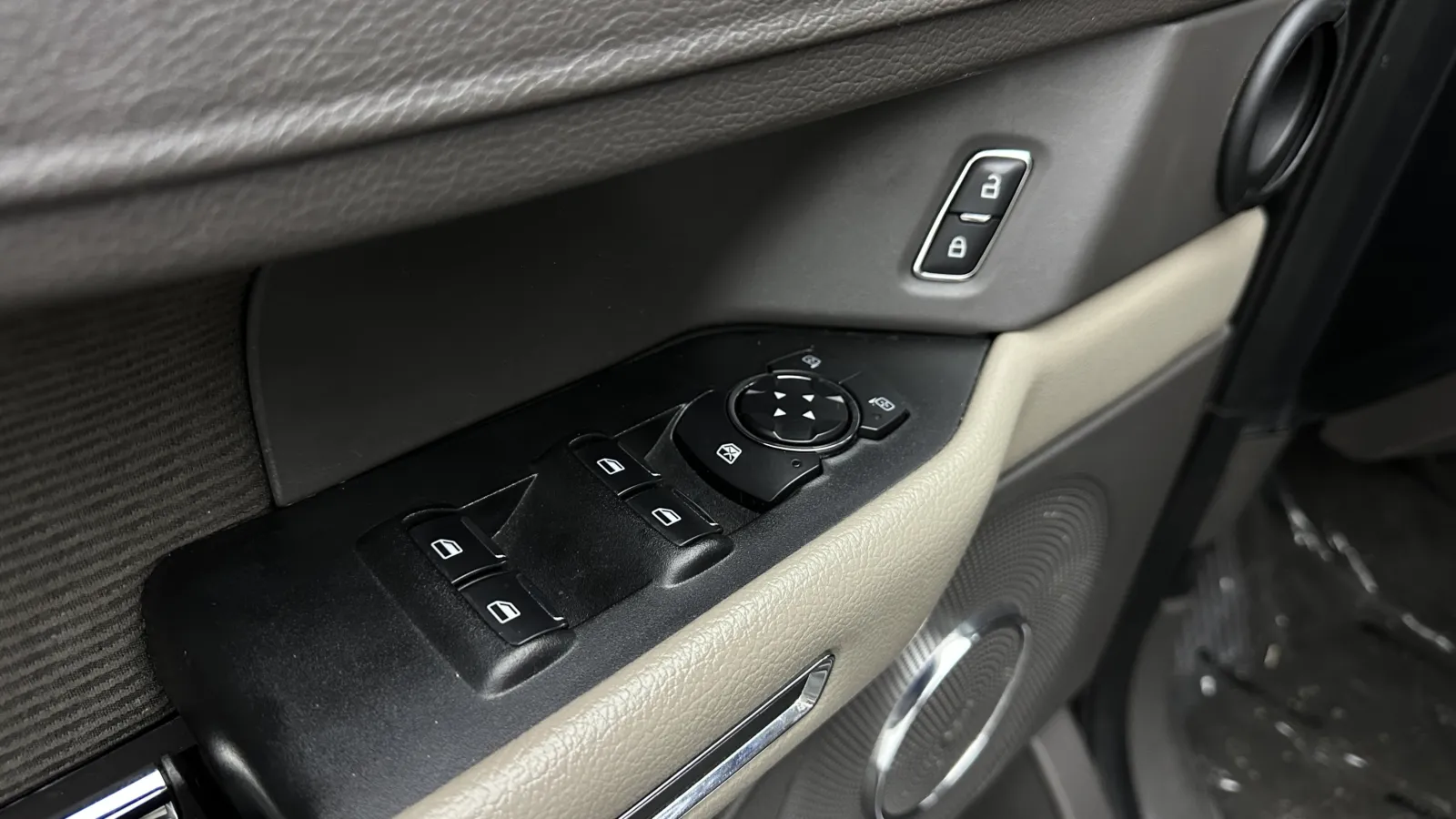Ford Expedition MAX photo 11
