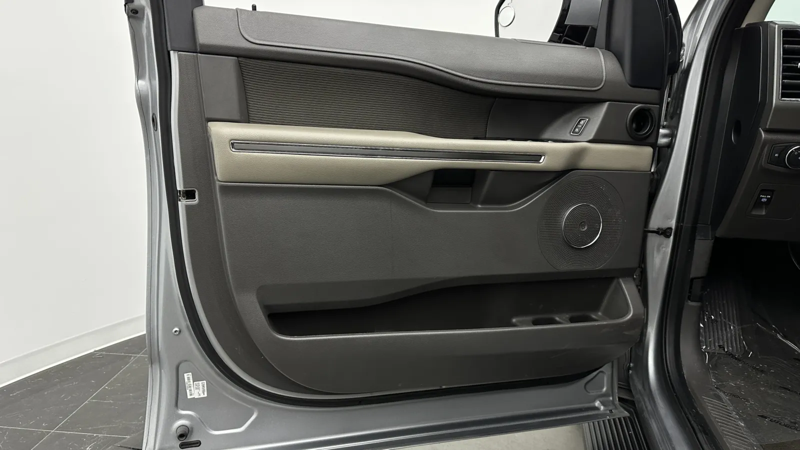Ford Expedition MAX photo 9