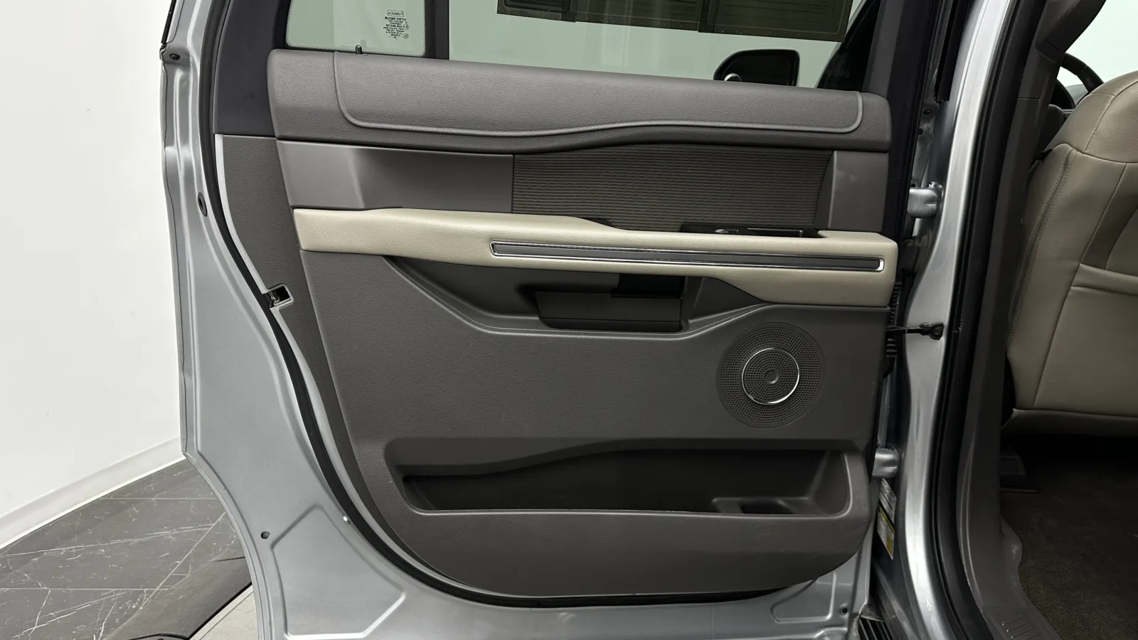 Ford Expedition MAX photo 24