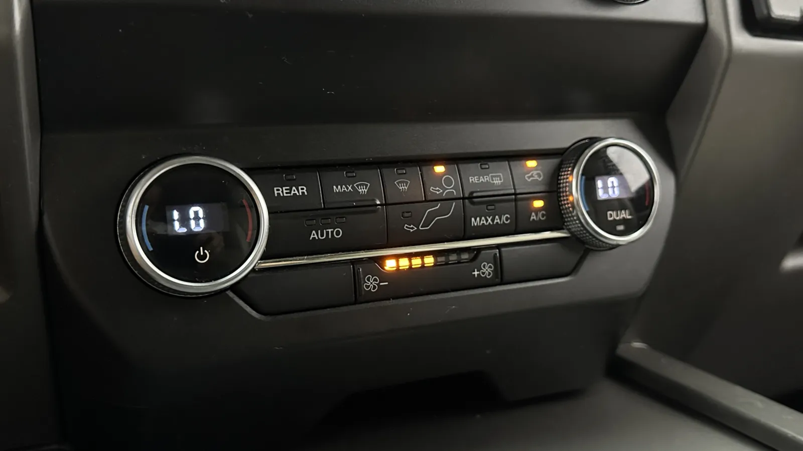 Ford Expedition MAX photo 18