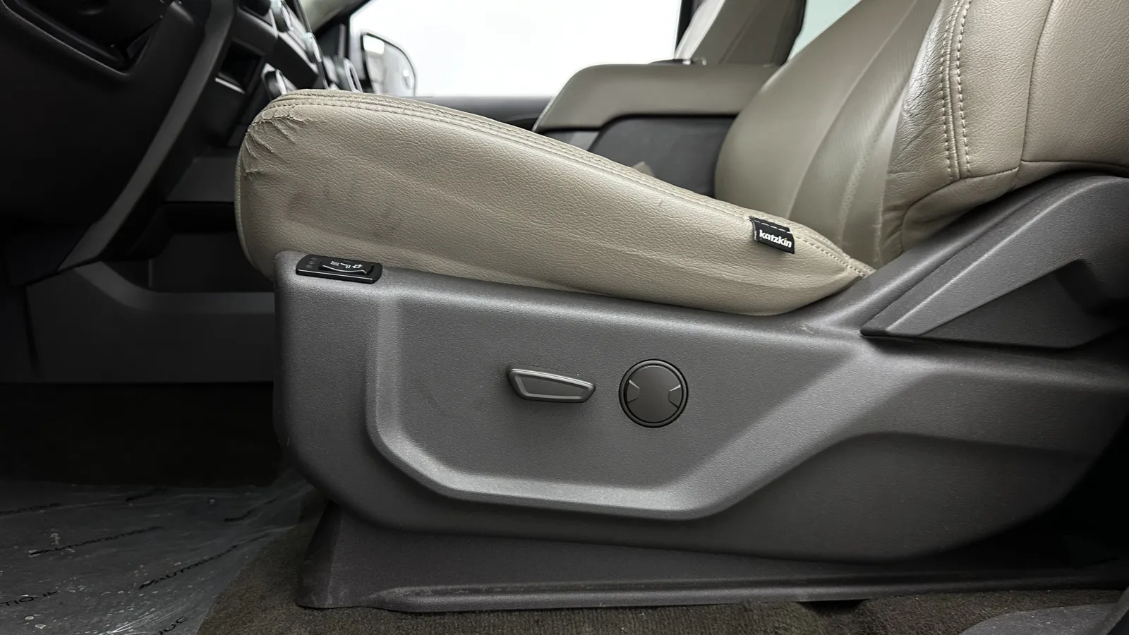 Ford Expedition MAX photo 13
