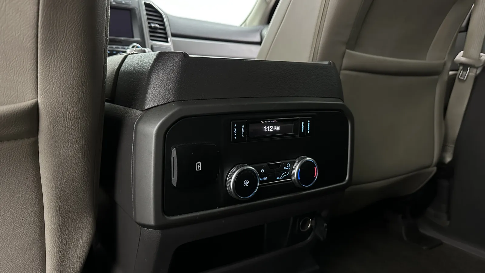 Ford Expedition MAX photo 25