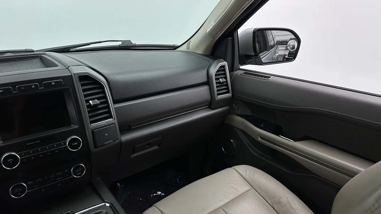 Ford Expedition MAX photo 30