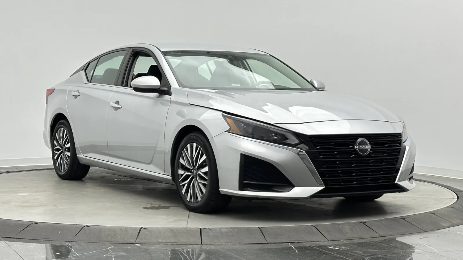 Nissan Altima photo 3
