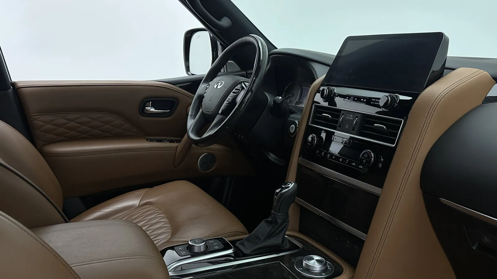 Infiniti QX80 photo 43