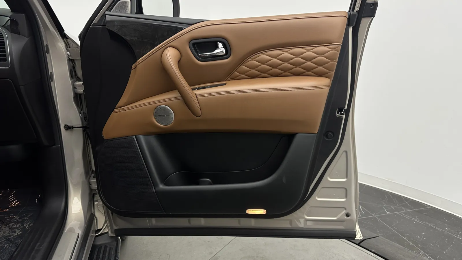 Infiniti QX80 photo 42