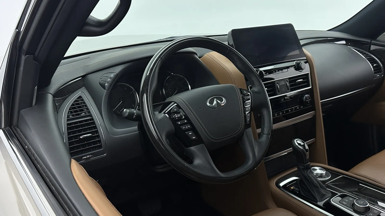 Infiniti QX80 photo 10