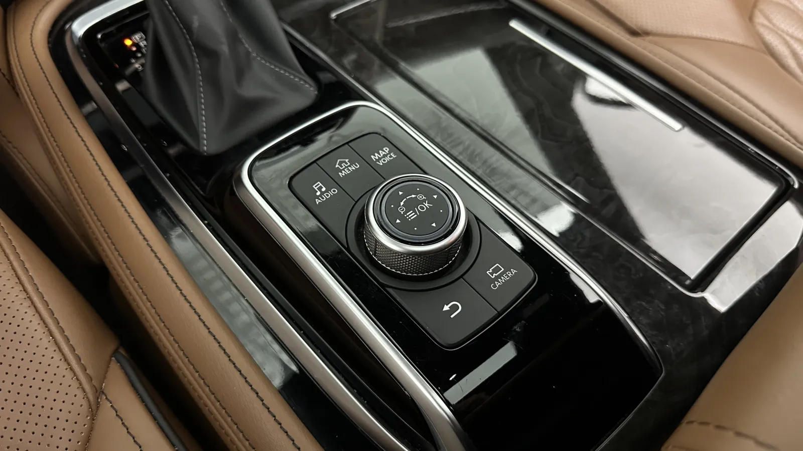 Infiniti QX80 photo 20